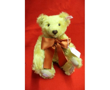 A Steiff musical Teddy bear in blonde mohair, plays "Teddy Bears Picnic"&nbsp;with limited edition white ear label, 29cm&nbsp