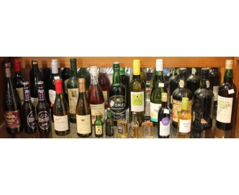 A shelf containing 23 bottles of assorted wines and spirits, miniatures etc (23)
