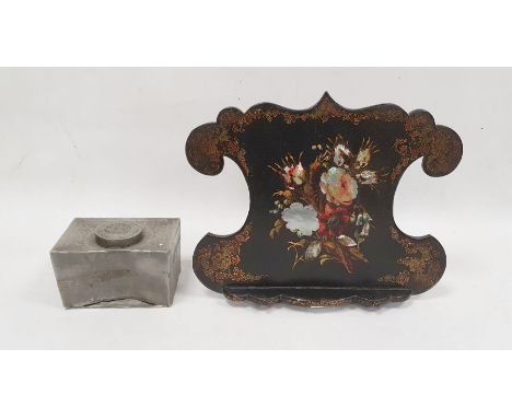 Victorian papiermache and mother-of-pearl inlaid easel reading stand of cartouche shape, 28cm high with floral spray decorati