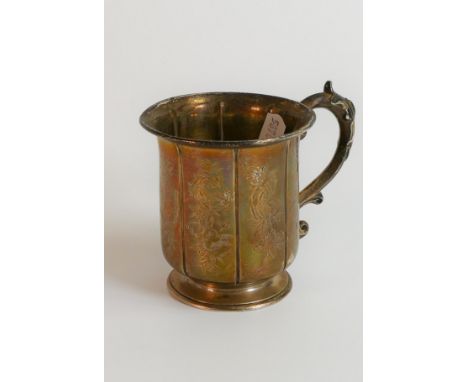 Silver christening mug hallmarked for London 1860, h.9cm, 146.7g. 