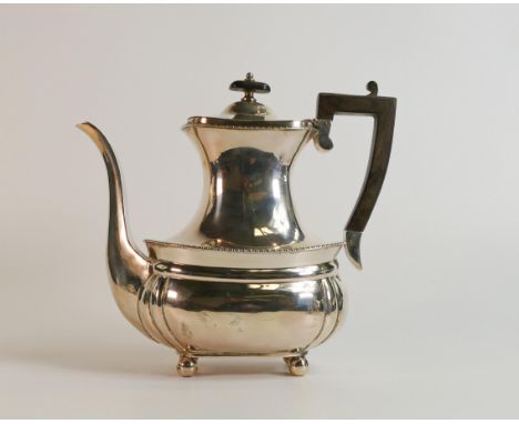 Silver coffee pot, hallmarked for London 1910, 617g. 