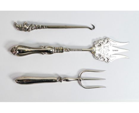 Mr Punch silver novelty handled button hook by Crisford &amp; Norris Birmingham 1909 measuring 15cm, together with all silver