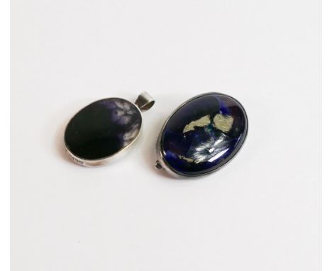 Two Silver mounted agate brooches. (2) 