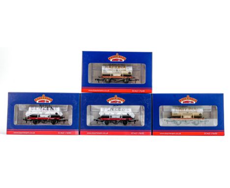 Model trains - Bachmann 38-778A 14 Ton Class A Anchor-Mounted Tank Wagon x2 together with Bachmann 38-775 14 Ton Tank Wagon '