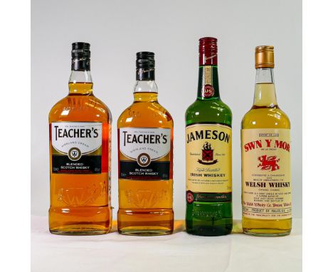 Two bottles of Chivas Regal blended Scotch Whisky 76cl 40% (2) 