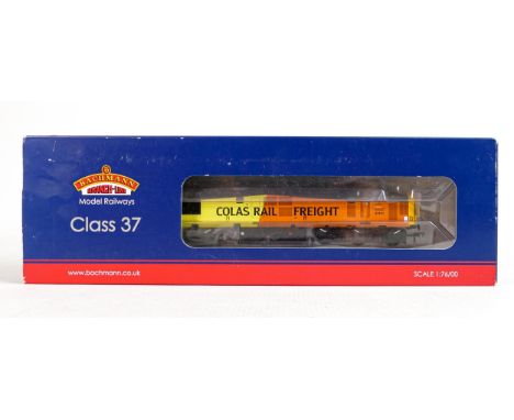 Model train - Bachmann 32-389 Class 37421 in Colas Rail Freight livery. Boxed 