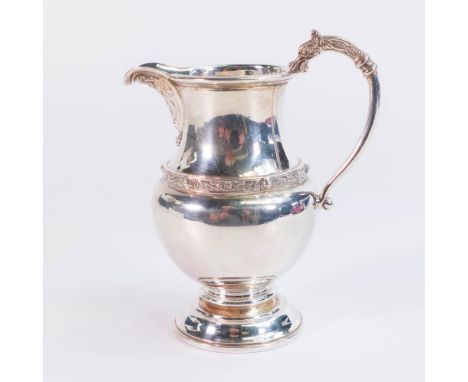 Silver jug hallmarked for Birmingham 1939, d.11.5cm, 122.9g.