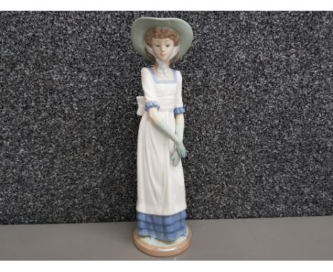 Large Nao by Lladro figure, elegant lady