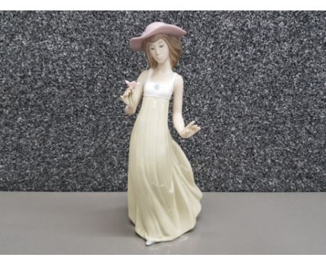 Nao by Lladro figure 1158 Gentle breeze