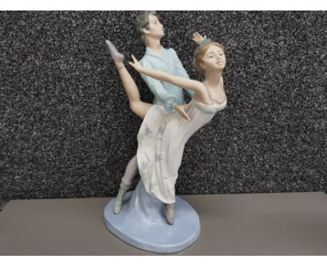Nao by Lladro figure 00400 Dancing on a cloud