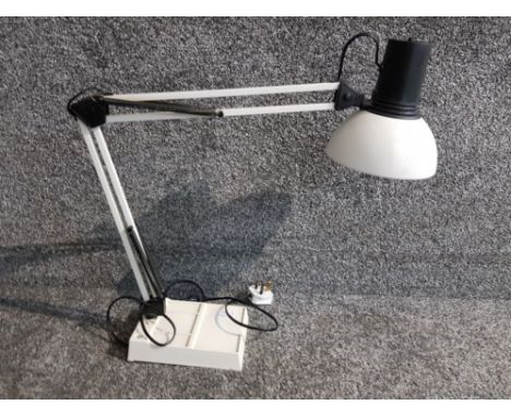 Good anglepoise lamp in white.