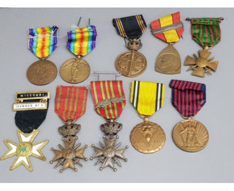 Medals - including eagle on star masons medal with white enamel &amp; commemorative medals WWI &amp; II, all with original ri