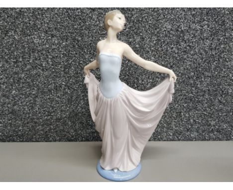 Lladro figure 5050 Dancer