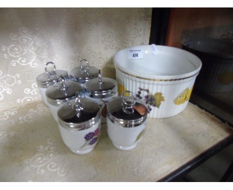 A Small Quantity of Royal Worcester Evesham Pattern Dinnerware, along with small pressure pots and a tureen.