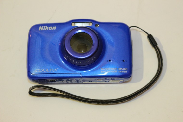 2 x ASSORTED NIKON COOLPIX DIGITAL CAMERAS *PLEASE NOTE THAT THE BID ...