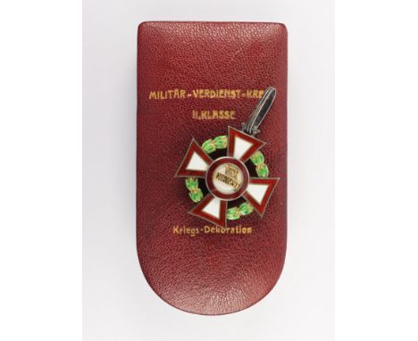 Militärverdienstkreuz,  Kreuz 2. Klasse mit Kriegsdekoration (KD). Kreuz Silber emailliert und teils vergoldet, die Inschrift