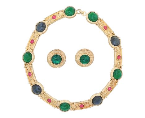 CHRISTIAN DIOR VINTAGE Modeschmuck-Set. aus den 70er Jahren. Collier und Ohrclips in Goldfarben mit dekorativen Details. Eins