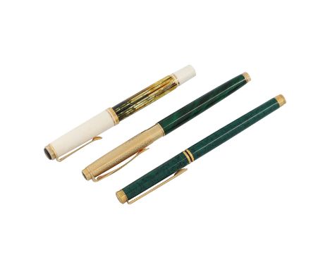 PELIKAN VINTAGE Konvolut Schreibgeräte. Konvolut besteht aus drei Füllern. Dabei 1x "CELEBRY", 1x "SOUVERÄN". Jeweils mit stä
