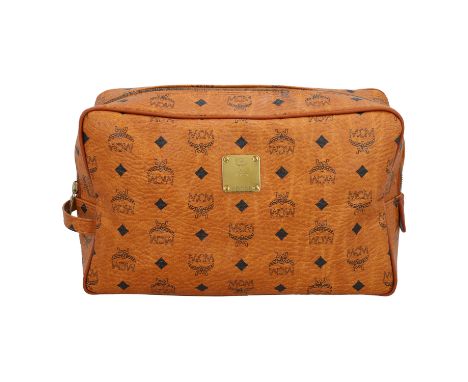 MCM VINTAGE Kulturbeutel. Viseots Serie in Cognacfarben mit goldfarbener Logoplakette und Details aus hellbraunem Leder. Haup
