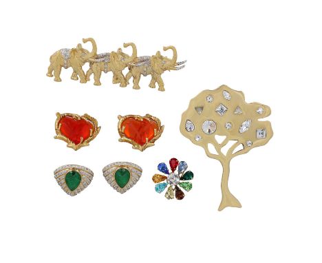 VINTAGE MODESCHMUCK KONVOLUT, bestehend aus Ohrclips von VOGUEBIJOUX in Goldfarben mit grünem Kunststeinbesatz, 1x CHRISTIAN 