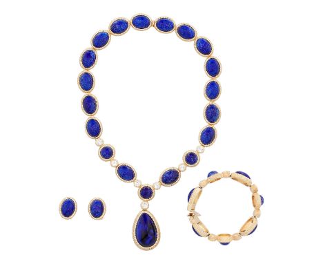 CHRISTIAN DIOR VINTAGE Modeschmuck-Set. Collier, Armreif und Ohrclips in Goldfarben mit Lapislazuli-Immitation und farblosen 
