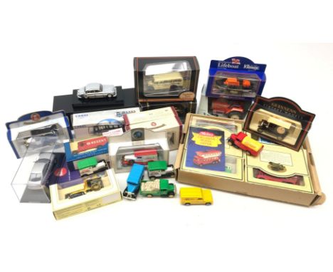 Assorted deicast vehicles and collectables including a Corgi Plaxton Paramount Shearings 91919, Corgi Connoisseur Collection 