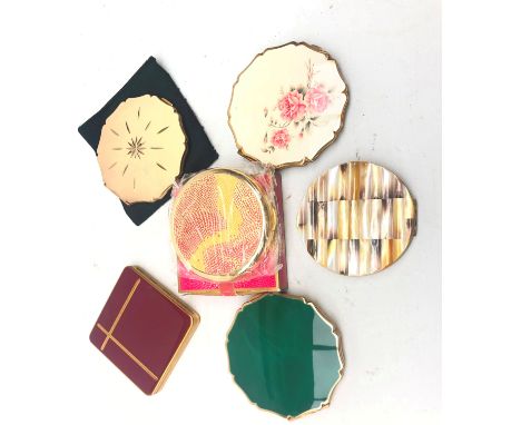 Six powder compacts including three Startton, L'aimant Gold Plated Anniversary Compact (boxed) and two others (6) Condition R