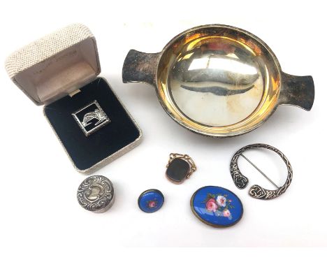 Edwardian 9ct gold bloodstone and agate swivel fob, hallmarked, Victorian silver pill box, silver Celtic design brooch, 19th 