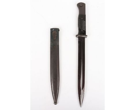 WW2 German K98 Bayonet: Bakelite grip bayonet complete with scabbard, non-matching. 