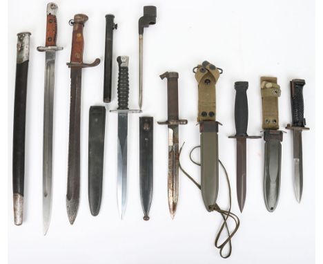 7x Military Bayonets: Selection of mixed periods to include 1907 bayonet with scabbard by Sanderson, WW1 German  saw back rem