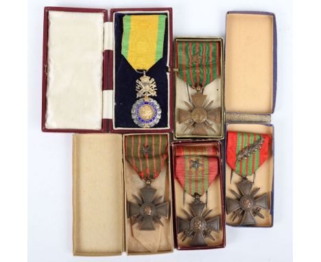 WW1/WW2 French Military Medals: WW1 French Military medal in box of issue with no damage to the enamel, four boxed WW1 /WW2  