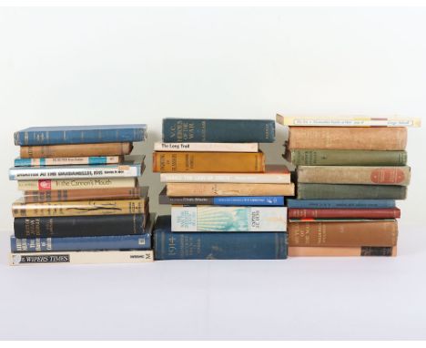 Military Books: Mixed period publication books with mainly WW1 interest to include Wipers Times, Gallipoli, The Glory of the 