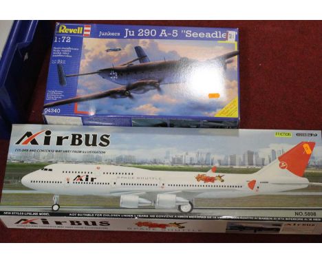 An Airbus No. 5808 Spaceshuttle model aeroplane, boxed, together with a 1:72 scale Airfix kit (2)