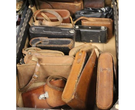 A box of miscellaneous cameras, to include a Kodak Unicum bearing a label for 'W.C. Cullen Photographic Apparatus' and in fit