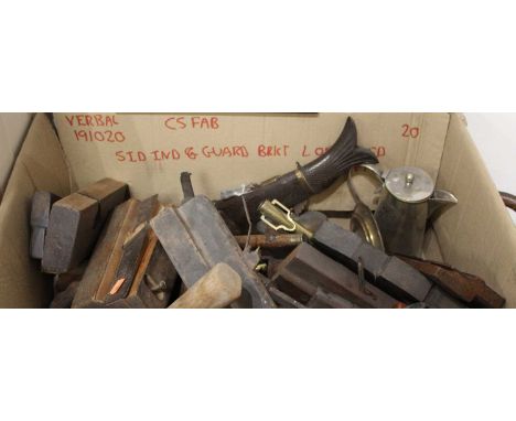 A box of mixed effects to include; various early 20th century woodworking planes, further woodworking tools, brass and metal 