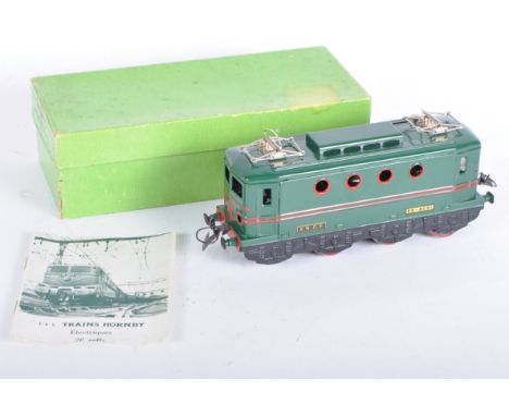 A vintage French Hornby O gauge 20V electric O gauge model railway trainset overhead locomotive / pantograph. French SNCF rai