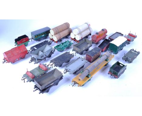 A collection of assorted vintage Hornby and other O gauge tinplate model railway trainset rolling stock wagons to include; Pe