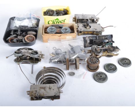 A large collection of assorted vintage O gauge tinplate clockwork and electric model railway trainset locomotive engine parts
