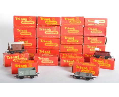 A collection of x25 vintage Triang / Tri-ang 00 gauge model railway trainset locomotive rolling stock wagons and accessories.