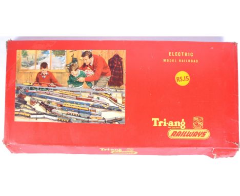 An original vintage Triang / Tri-ang Hornby 00 gauge model railway trainset No. RS15. The set containing 4-6-2 Pacific Freigh