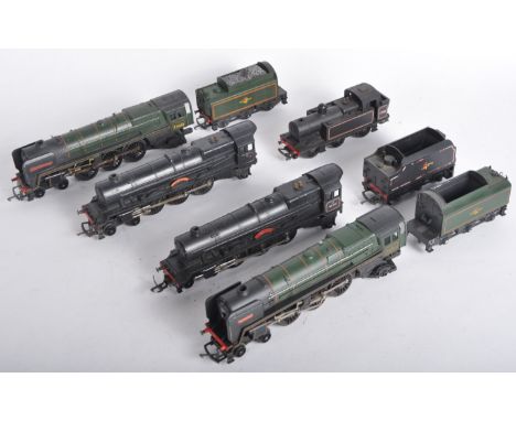 A collection of x5 vintage Triang / Tri-ang 00 gauge model railway trainset locomotive engines comprising; R.050 Princess Vic