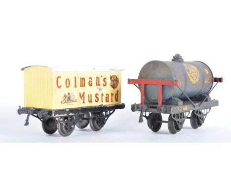 Two vintage O gauge tinplate model railway trainset locomotive rolling stock wagons comprising a Hornby Bitumen Colas Tanker 