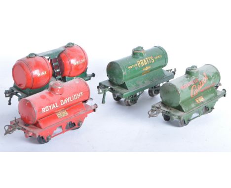 A collection of x4 vintage Hornby O gauge tinplate model railway trainset locomotive rolling stock wagons comprising; Pratts 