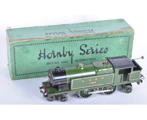 A vintage Hornby O gauge 20V electric model railway trainset locomotive engine. The loco being a 4-4-2 LNER 1784 example with
