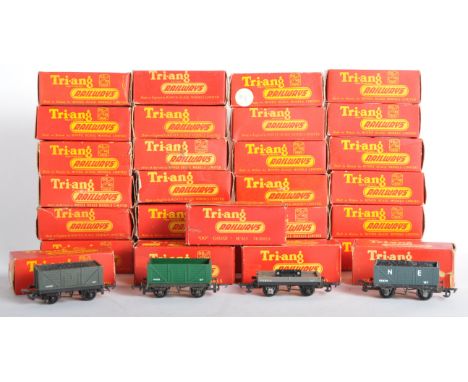 A collection of x25 vintage Triang / Tri-ang 00 gauge model railway trainset locomotive rolling stock wagons and accessories.