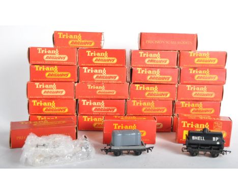 A collection of x25 vintage Triang / Tri-ang 00 gauge model railway trainset locomotive rolling stock wagons and accessories.