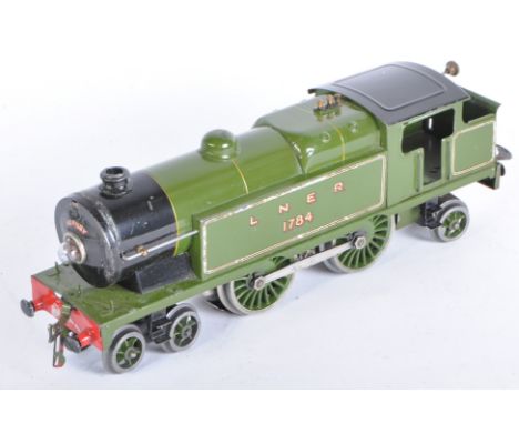 A vintage Hornby O gauge 20V electric model railway trainset locomotive engine. The loco being a 4-4-2 LNER 1784 example with