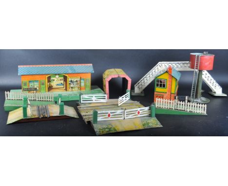 A collection of vintage Hornby Series O gauge tinplate model railway trainset trackside accessories to include; Signal Cabin,