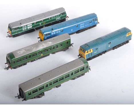 A collection of x4 vintage Triang and Hornby 00 gauge model railway diesel trainset locomotives comprising; R. 5572 Class 51 