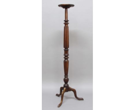 GEORGE III MAHOGANY TORCHERE, with a tray top, reeded column and tripod base, height 151cm